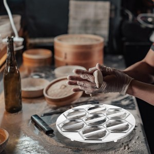 1pc Practical Dumpling Mold 14-Hole Dumpling Maker Aluminum Alloy Pelmeni Maker Meat Dumpling Press for Home Restaurant Silver