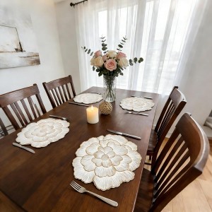 FAVE 6PCS Floral Round Placemats Golden Placemats Vinyl Placemats Set of 6 for Dining Table Reusable Metallic Shiny Gold Placemats for Wedding, Banquet, Birthday, Party, Restaurant （15 x15,Gold）