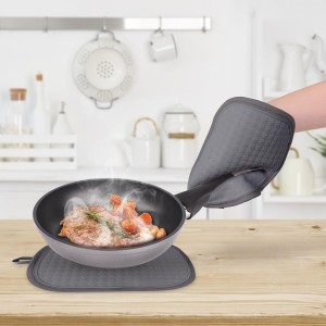 Hovico 2PCS Silicone Pot Holders, Oven Mitts Heat Resistant Hot Pads with Pockets, Non Slip Pot Holder for Kitchen Baking and Cooking| 9.8 x 7 Inches | Towel Cloth Interior Lining - Gray