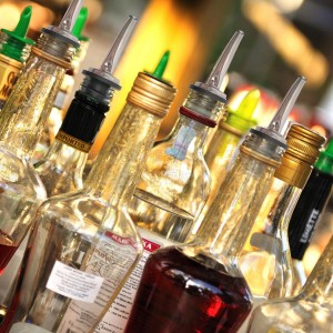 80 Pack Stainless Steel Bottle Pourers Tapered Liquor Pourers with Rubber Dust Caps Tapered Pour Spouts for Liquor Bottles Vinegar Bottle Dispenser for Wine Oil Beer Drink Water Bar Supplies