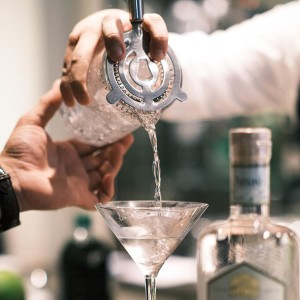 5-Piece Cocktail Shaker Set Shaker Strainer Jigger T-Mixing Spoon Muddler Bartender Kit Stainless Steel Bar Set Housewarming Gift