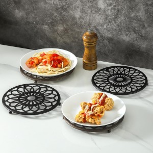 2 Pack Decorative Round Flower Trivets - 7 Inch Iron Pot Pads, Black Elegant Kitchen and Dining Table Protector, Teapot Stands Holders, Metal Plant Holder for Desktop Potted Plant、Small Green Plants