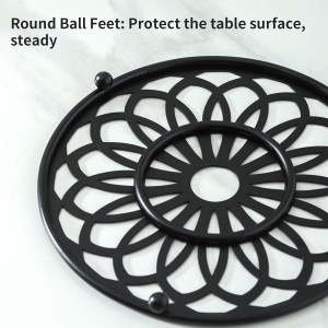 2 Pack Decorative Round Flower Trivets - 7 Inch Iron Pot Pads, Black Elegant Kitchen and Dining Table Protector, Teapot Stands Holders, Metal Plant Holder for Desktop Potted Plant、Small Green Plants