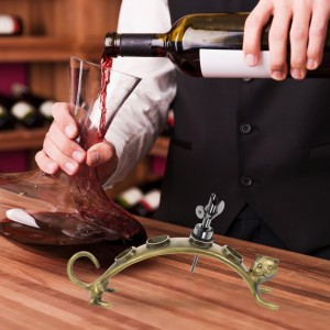 PRETYZOOM Cat Wine Stopper Holder Countertop Rack Metal Wine Pourer Organizer Small Bottle Stopper Stand for Home Bar Kitchen Display