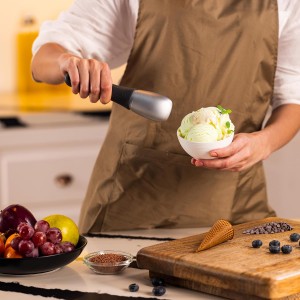 Zyliss Ice Cream Scoop – Heavy Duty with Ergonomic Wheat Straw Handle – Non Stick, Dishwasher Safe – Ideal for Hard Ice Cream, Sorbet, Sundaes & Baking Toppings – Black