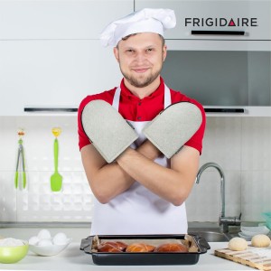 Frigidaire Sasha 2-Pack Cotton and Neoprene Mini Oven Mitts, Heat Resistant, Anti-Slip, Machine Washable, 5.25