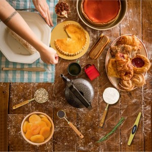 NAZANIN Gold Measuring Cups and Spoons Set with Leveler - 9 Piece Luxury Acacia Wood & Stainless Steel - Aesthetic Kitchen Decor - Professional Baking Tools - Wedding & Housewarming Gift