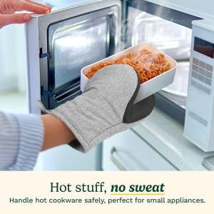 Cuisinart Mini Oven Mitts – 5.5” x 7” Heat-Resistant Kitchen Mitts for Oven with Non-Slip Neoprene Palm, Cotton Filling, and Fabric Loop – Durable Oven Mitt Set for Cooking & Baking (Chambray)