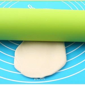 Silicone Rolling Pin, Green 9 Inch Pin with Wooden Rotatable Handle for Dough of Baking Bread, Cookie, Pizza (green, 9 inch)