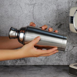 21oz Cocktail Shaker - Insulated Double Wall, Martini Shaker, Drink Shaker, No Stuck Twist Lid, Leakproof, Built-in Strainer, Perfect for Home Bar