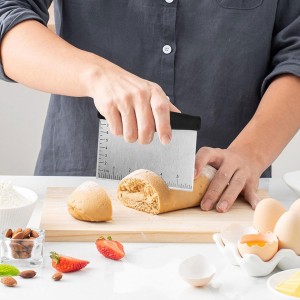 2er Pack Stainless Steel Pastry Blender Cutter and Bench Scraper Set, Efficient Multipurpose Kitchen Baking Tool with Ergonomic Grip Handle for Nut, Pie and Dough Processing (Cutter & Scraper)