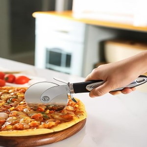 Pizza knife, pizza knife wheel, stainless steel, clean and crispy sliced pizza, and other foods that require pizza knife cutting