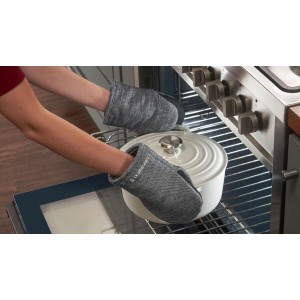 Le Creuset Set of 2 Mini Oven Mitts, 8