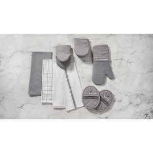 Le Creuset Set of 2 Mini Oven Mitts, 8