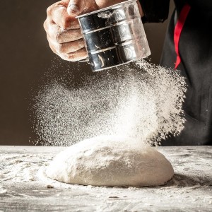 Flour Sifter 3 Cup for Baking, Crank Sifter with Professional Fine Mesh Baking Sifter Flour, One Hand Press Stainless Steel Flower Sifter, Excellent Flour Sieve Baker Dusting for Quick Sifting Omesata