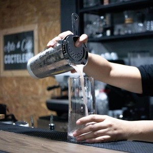 2Pcs Stainless Steel Bar Strainer,4-Prong Stainless Steel Bar Strainer, 6 Inches Silver Bar Tool Drink Strainer with 100 Wire Spring for Bartenders and Mixologists