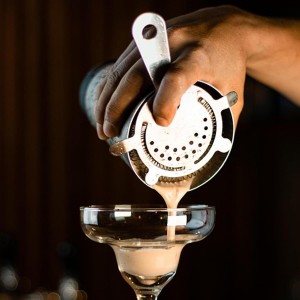 2Pcs Stainless Steel Bar Strainer,4-Prong Stainless Steel Bar Strainer, 6 Inches Silver Bar Tool Drink Strainer with 100 Wire Spring for Bartenders and Mixologists