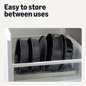 Amazon Basics Nonstick Bundt Pan, Dishwasher and Oven-Safe, 10 inch, Black