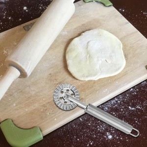 Pastry Wheel Cutter, Stainless Steel Fluted Pasta Crimping Wheel Dough Crimper Pie Crust Cutter Lattice Roller Ravioli Maker Tool for Pizza Noodle Cracker
