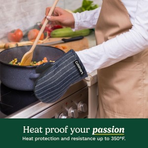 Cuisinart Heritage Mini Oven Mitts – 5.5” x 7” Heat-Resistant Kitchen Mitts for Oven with Non-Slip Neoprene Palm, Cotton Filling, and Faux Leather Loop – Durable Oven Mitt Set for Cooking & Baking