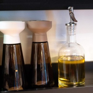 4 Pack Automatic Liquor Pour Spouts, Auto Flip Olive Oil Dispenser Spout, Pour Spouts for Liquor Bottles, Olive Oil Spouts, Bottle Pourers for Alcohol Wine Syrup Home Bar Accessories Silver