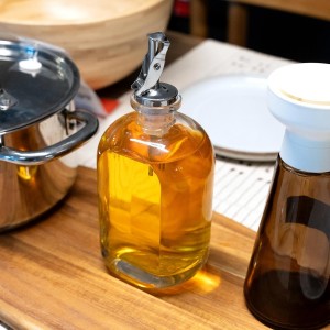 4 Pack Automatic Liquor Pour Spouts, Auto Flip Olive Oil Dispenser Spout, Pour Spouts for Liquor Bottles, Olive Oil Spouts, Bottle Pourers for Alcohol Wine Syrup Home Bar Accessories Silver