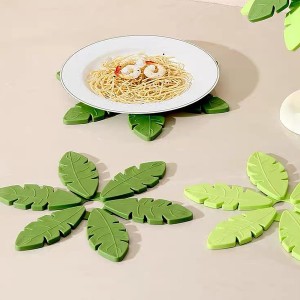 Silicone Trivets for Hot Dishes and Pans, Heat Resistant Tree-Shaped Pot Holders (Set of 4) BPA Free, Non-Slip Kitchen Trivet Mats, Elegant Christmas Design for Countertops & Dining Tables Green