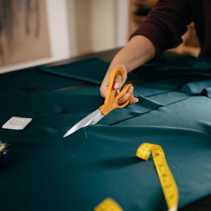 Fiskars 9-Inch Bent Dressmaker Shears, Orange, Stainless Steel Blades for Fabric Cutting, Ergonomic Handle for Comfort and Precision