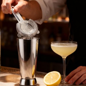 6 PCS Cocktail Strainer Bulk, 3.9 X 6.5 Inch Stainless Steel Bar Strainer, Bar Tools Drink Strainer for Home and Professional Bartenders