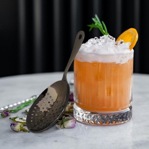 Julep Strainer, 304 Stainless Steel Cocktail Strainer with Rounded Handle, Bartender Tool for Mixing Glasses and Shakers, Professional Bar Accessory for Home or Bar Use (1, Black)