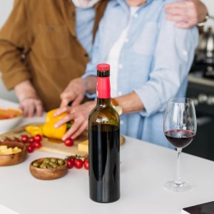 Slow Wine Pourer Spout for Corked Bottles Valentine's Day Pour and Seal Plastic Wine Pourers with Lid for Storing Precise Pouring Valentine's Day Restaurant Supplies(Red,48 Pcs)