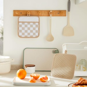 Beige Checkered Pot Holder, Checkerboard Potholders for Kitchen, Silicone Pot Holders with Pocket for Kitchen Clearance 2 Pack Set, Hot Pads and Oven Mitts for Cooking Baking