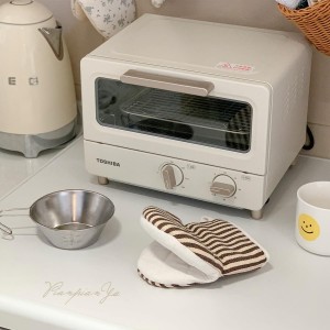 1 Pair Mini Oven Mitts,High Heat Resistant Oven Gloves,Kitchen Short Oven Mit with Hanging Loop for BBQ, Baking, Cooking and Grilling, (Khaki)