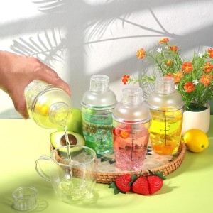 8pcs Plastic Cocktail Shaker with Scale & Strainer Top Hand Drink Mixer Boba Tea Shaker Cup Wine Mixer Bottle Transparent Bar Mixing Tool Cocktail Tea Measuring Jigger for Bar Party Home Bubble Milk