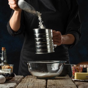 Flour Sifter for Baking, Stainless Steel 3 Cup Flour Sifter with Rotary Hand Crank, Fine Mesh and Agitator Flour Duster, Esvopa