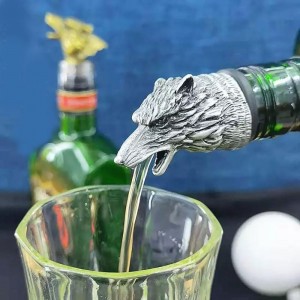 Wolf Head 2-In-1 Wine Bottle Pourer and Stopper, Dragon Gifts for Men Women Dragon Fans, Liquor Bottle Pourers Spout for Alcohol Spirits, Wine Accessories Gifts，2pcs