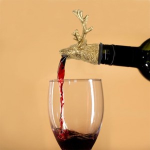 Deer Head Wine Liquor Aerator Pourer Spout and Stopper Animal Wine Pourer Stopper With Silicone Rubber Olive Oil Liquor Bottle Decanter for Alcohol Spirits Stag Presents Golden