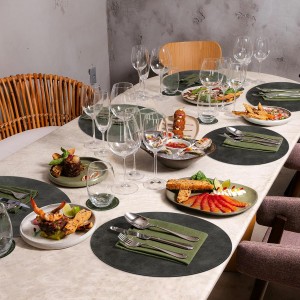ADRIMER Placemats, Heat Resistant Round Placemats Set of 8 Washable, Waterproof Table Mats, Wipeable Faux Leather Place Mats for Kitchen, Dining Room, Dark Grey