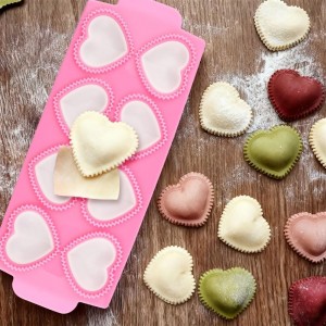 6 PCS Ravioli Maker Press, Heart Ravioli Maker Press, Stainless Steel Rolling Wheel, Wood Rolling Pin, Dumpling Maker, Dough Cutter, Filling Spoon, Easy to Use for Home Kitchen