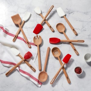 Le Creuset Signature Wooden Serving Fork