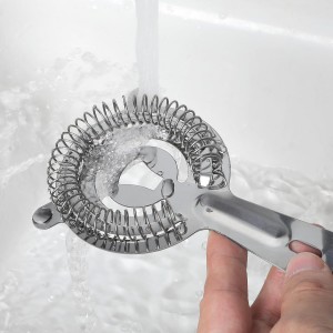 16 Pcs Stainless Steel Cocktail Strainer, 5.71 Inches Silver Bar Tool for Filtering Drinks for Bartenders Mixologists Home and Restaurant Use