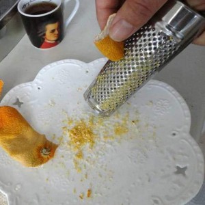 Nutmeg Grater Stainless Steel Upgraded Lemon Zester & Cheese Grater, Ginger Garlic Nut Walnut Lemon Hand Planer Tool Professional Kitchen Tool(COLOR:Silver)