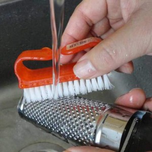 Nutmeg Grater Stainless Steel Upgraded Lemon Zester & Cheese Grater, Ginger Garlic Nut Walnut Lemon Hand Planer Tool Professional Kitchen Tool(COLOR:Silver)