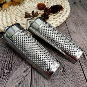 Nutmeg Grater Stainless Steel Upgraded Lemon Zester & Cheese Grater, Ginger Garlic Nut Walnut Lemon Hand Planer Tool Professional Kitchen Tool(COLOR:Silver)