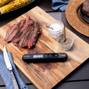 Maverick Shake Temp™ Instant Read Thermometer, Kinetic Energy Powered (No Batteries), Fast 2mm Step-Down Probe, Water-Resistant, Large LCD & Hold Function, for Grilling, Camping & Kitchen Use