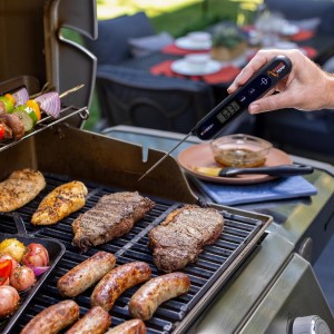 Maverick Shake Temp™ Instant Read Thermometer, Kinetic Energy Powered (No Batteries), Fast 2mm Step-Down Probe, Water-Resistant, Large LCD & Hold Function, for Grilling, Camping & Kitchen Use