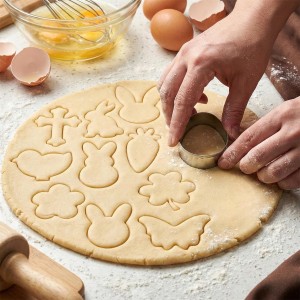 Easter Cookie Cutter Set, 12 Pieces Easter Bunny Cookie Cutter Set for Baking - Carrot, Bunny Face, Leaf, Egg, Flower, Butterfly Shapes Holiday Themed Party Supplies