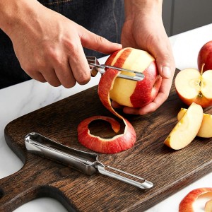 2 Pack Stainless Steel Potato Peelers for Kitchen, Swivel Fruit Vegetable Peeler with Easy Grip Ergonomic Handle Rotary Peeler for Carrot Potato Fruit Dishwasher Safe Kitchen Tool