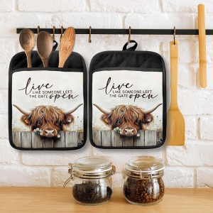 Farmhouse Highland Cow Pot Holders with Pockets, Live Like Someone Left The Gate Open Oven Pot Holders Heat Resistant Oven Mitts Hot Pads for Kitchen Baking Cooking