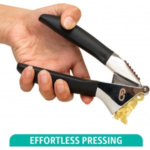 Garlic Press Set – Heavy Duty Rust-Resistant Garlic Crusher & Mincer with Ergonomic Handles, Easy Squeeze Manual Garlic Press, Cleaning Brush & Silicone Peeler, Large Chamber Kitchen Tool